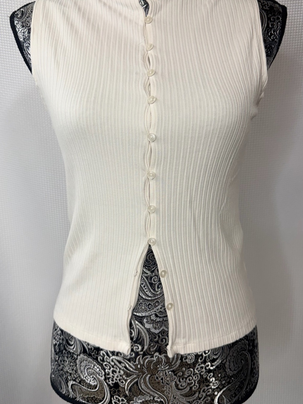 Abercrombie & Fitch Cream Ribbed Button-Front Tank - Picture 3 of 14